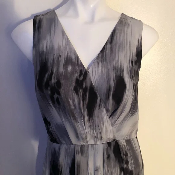 Banana Republic Silver and Black Silk Dress Size 6 - Picture 4 of 5